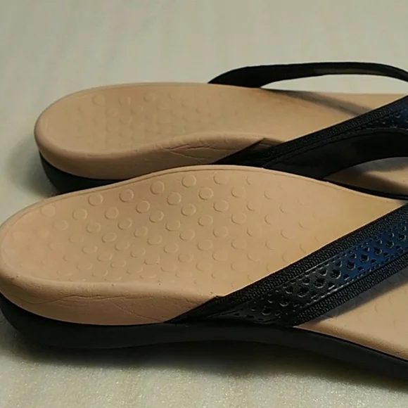 Vionic Black and Tan Women's Sandals - Picture 3 of 9